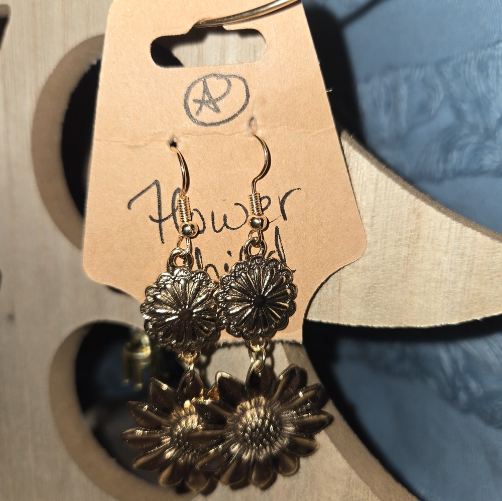 Earing - Picture 13 of 13